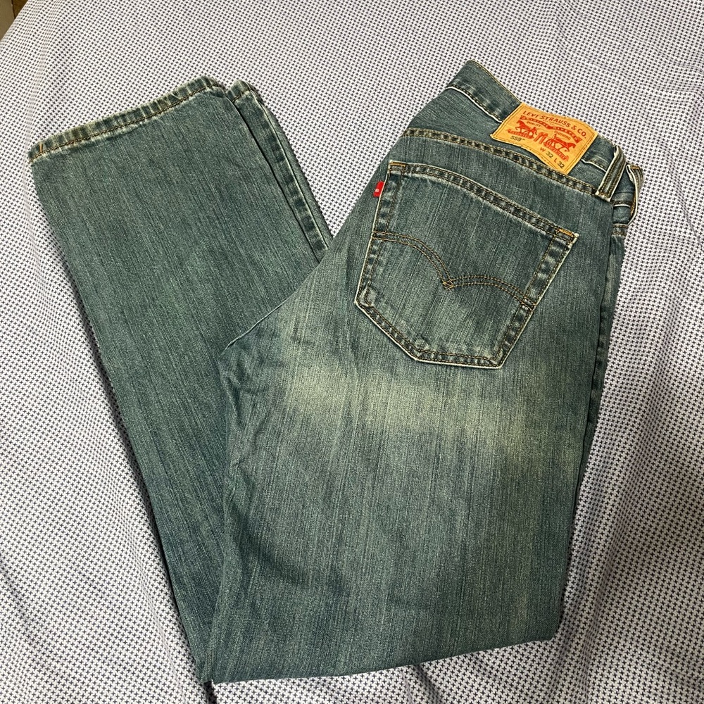 Mens Levi blue jeans in great condition!